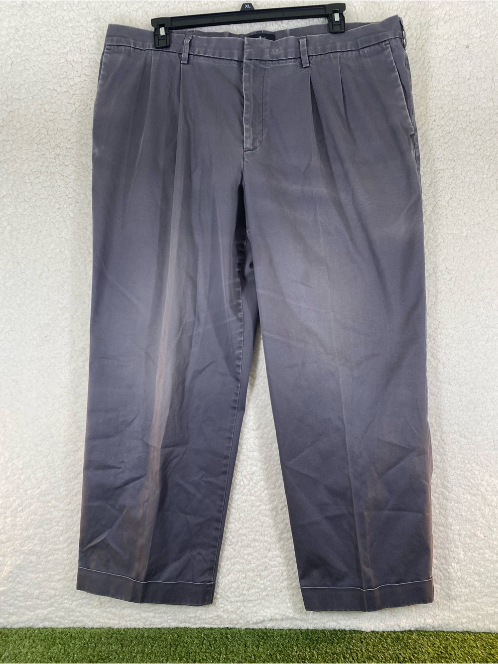 Dockers Classic Fit Chino Pants Men 42x30 Pleated Cuffed Hem Khaki Grey Trousers